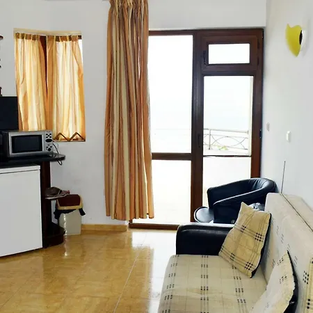 Lazur Apartment *